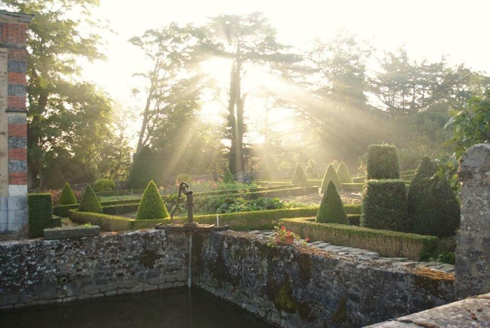 Logis De La Helberdiere Cossé-en-Champagne Екстериор снимка